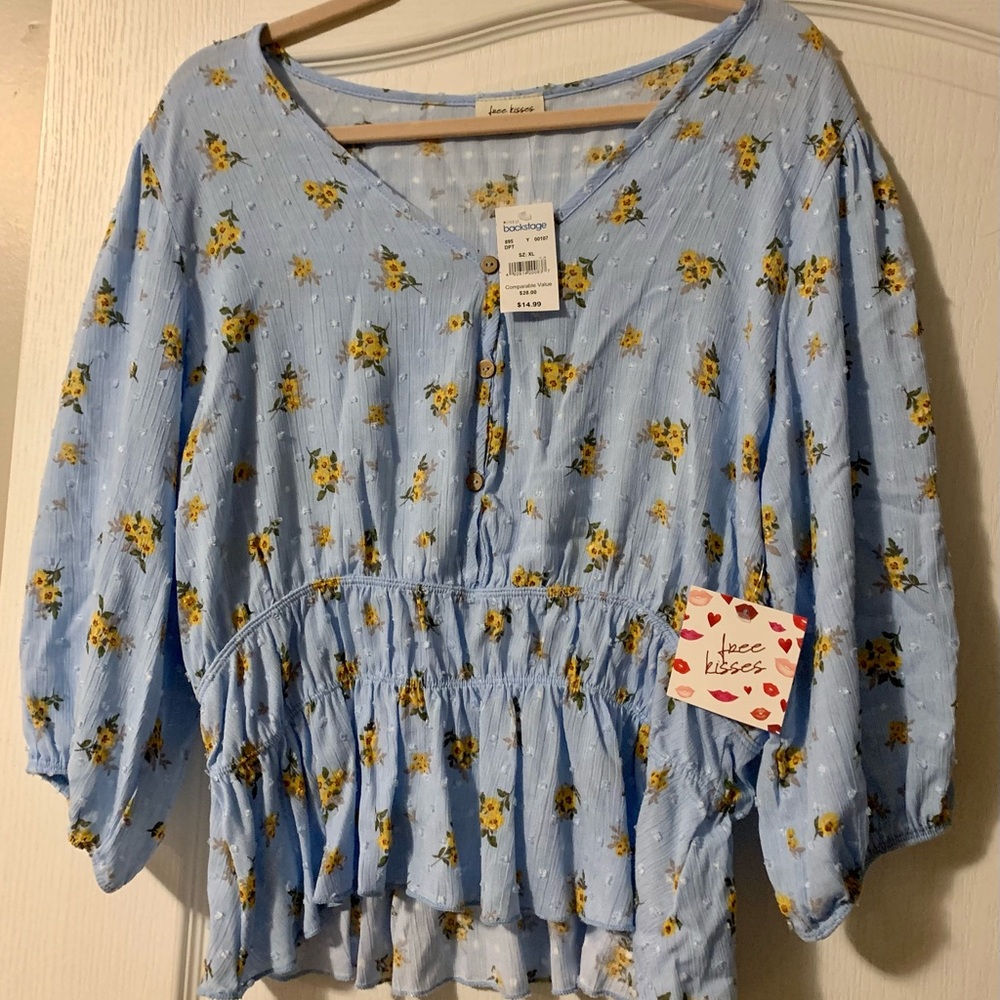 NWT Free Kisses Floral Long Sleeve Blouse